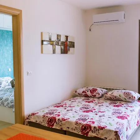Flatiron Brand New Cosy * Скоп'є